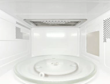 Ο λόγος που δεν πρέπει να λειτουργείτε τον φούρνο μικροκυμάτων άδειο